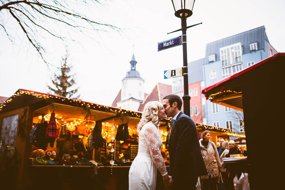 Hochzeit in Jena, Brautpaarshooting auf Weihnachtsmarkt Jena, Hochzeitsfotograf Jena Thüringen